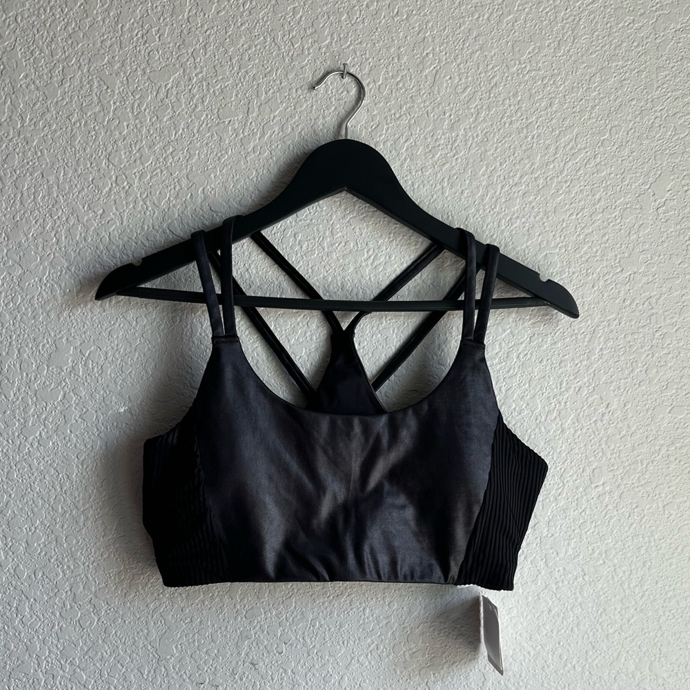 🖤🆕 Fabletics Black Shine Principal Motion365+ Low Impact Spirts Bra ✨NWT✨